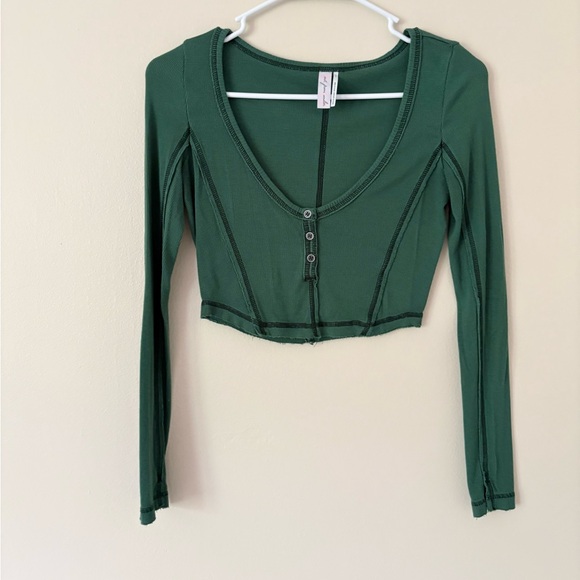 Urban Outfitters Sweet Dreams Long Sleeve Cropped Tee in Holly Green Size Small - Picture 3 of 6